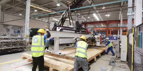 重型設(shè)備搬遷哪家好？重型設(shè)備搬遷過程中需要注意些什么？