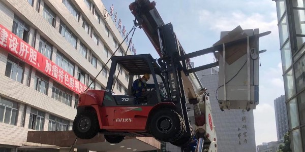 精密設(shè)備搬運哪家好？精密設(shè)備的搬運過程中需要注意些什么？